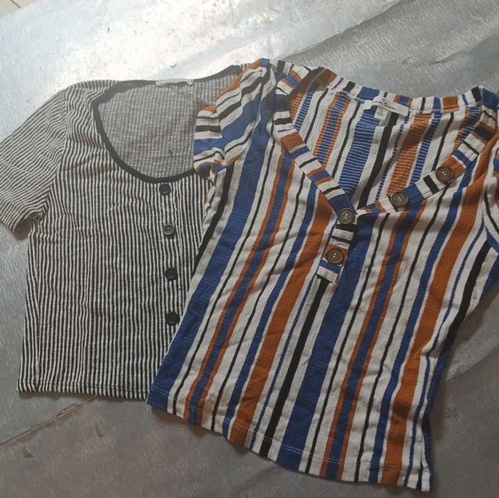 Bundle Of 2 Women Size Large Tops Short Sleeve